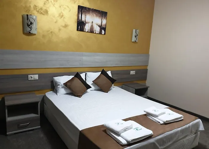 Хотел чинар 2*